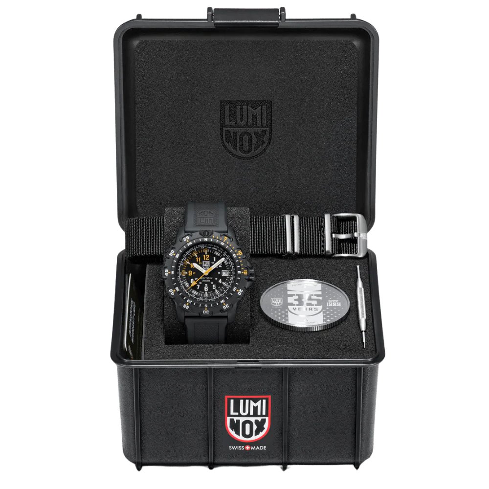 Luminox Orologio Uomo RECON Point Man Heritage - Quarzo Svizzero, Cassa In Carbonio, 2 Cinturini